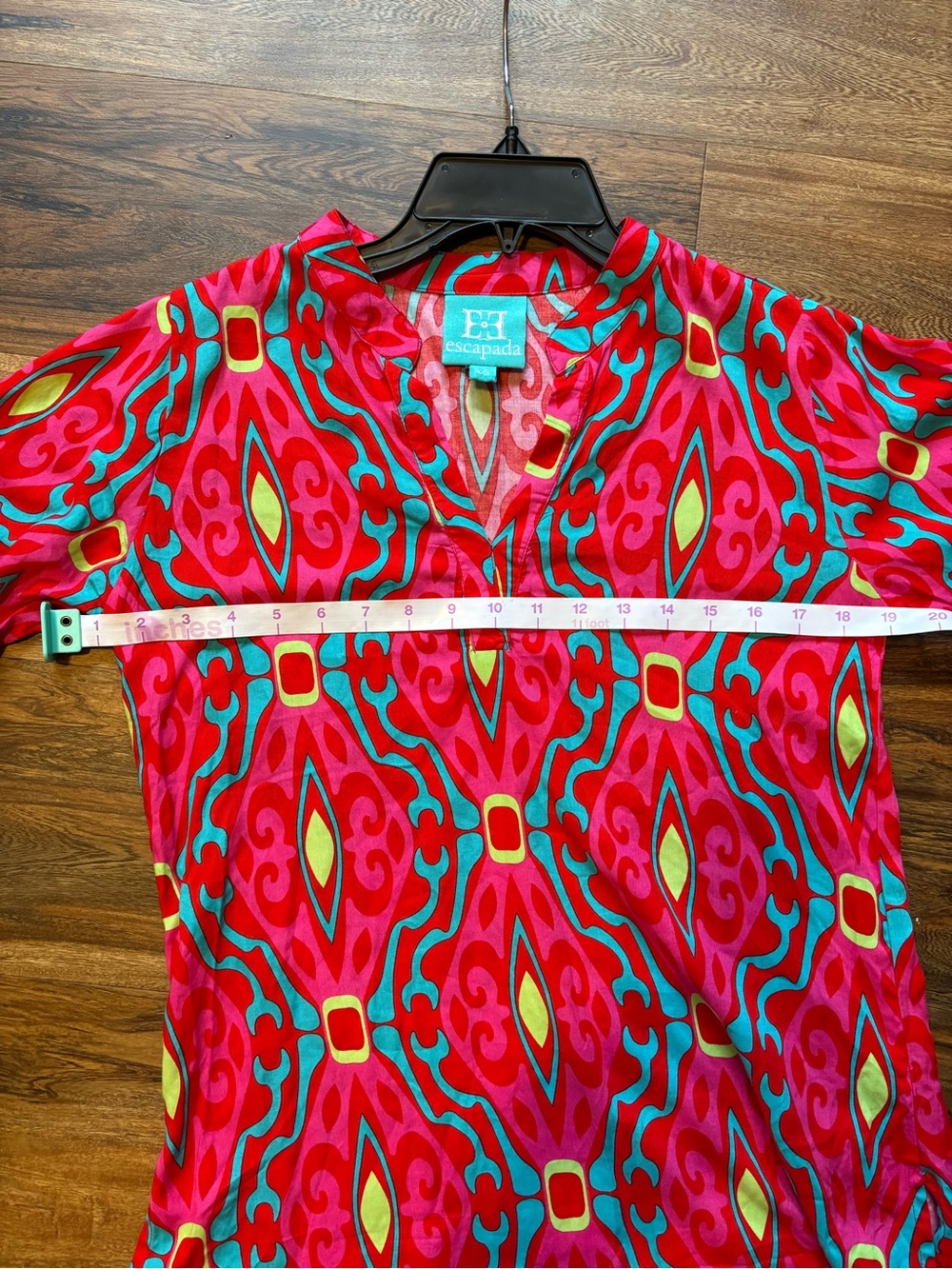 Escapada XS Hot Pink Geometric Print V-Neck 3/4 Sleeve Blouse - Picture 5 of 7